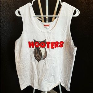 hooters tank